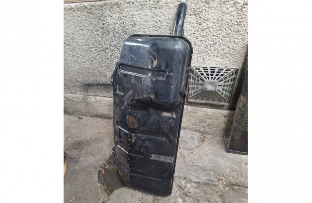 Lada Niva 1,6 üzemanyag tank eladó
