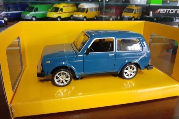 Lada Niva 21214 kisauto modell 1/22 Eladó