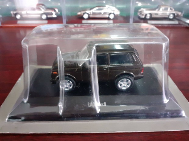 Lada Niva 44 Urban kisauto modell 1/43 Elad