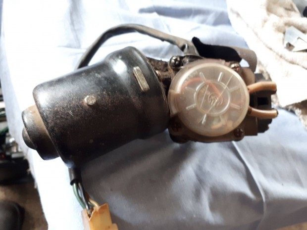 Lada Níva első ablaktörlő motor eladó !