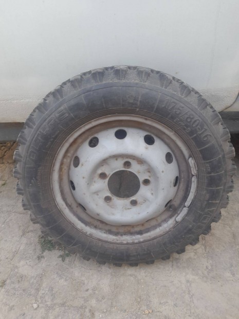 Lada Niva felni gumival