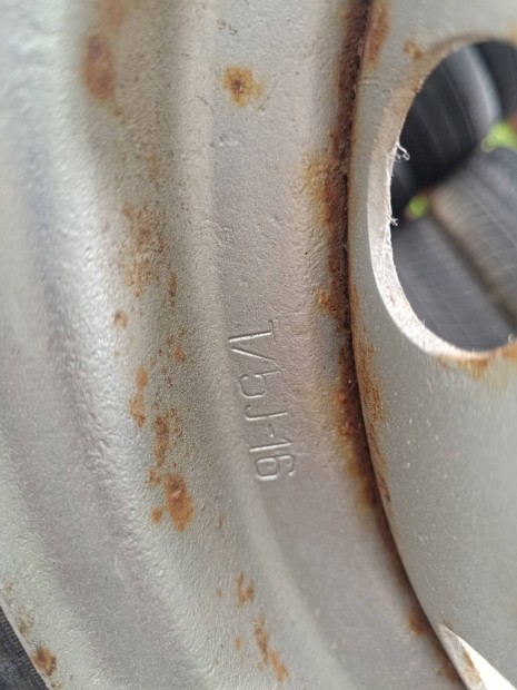 Lada Niva garnit�ra 175/75r16c Michelin gumikkal