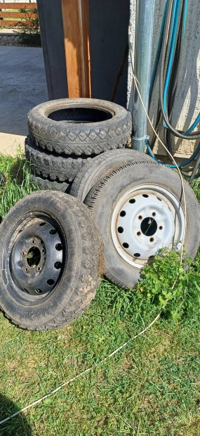 Lada Niva gumik kerekek!
