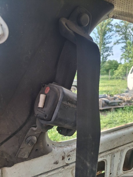 Lada Niva hátsó biztonsági öv