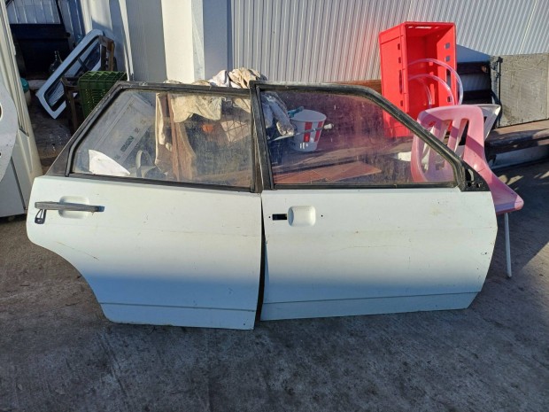 Lada Samara bontott ajt�k