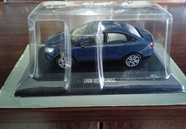 Lada Vesta Cross" kisauto modell 1/43 Elad