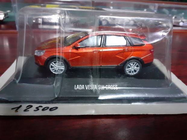 Lada Vesta SW cross kisauto modell 1/43 Elad