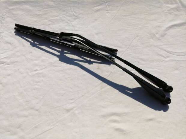 Lada Zsiguli fekete gyári orosz "LV" ablaktörlő lapát plusz kar új