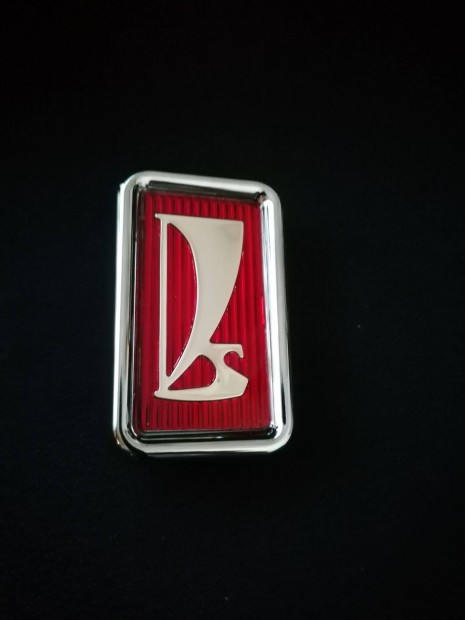 Lada csal�d t�bb t�pus�hoz eredeti gy�ri �j d�szr�cs embl�m�k