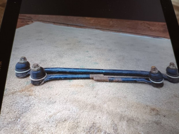 Lada korm�ny �sszek�t� g�mbcsukl�val f�l�ron elad�. 