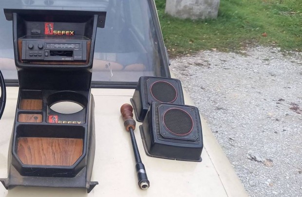 Lada magnóbox komplett+radió+hangszóró