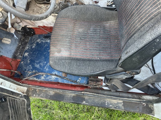 Lada niva alkatrsznek