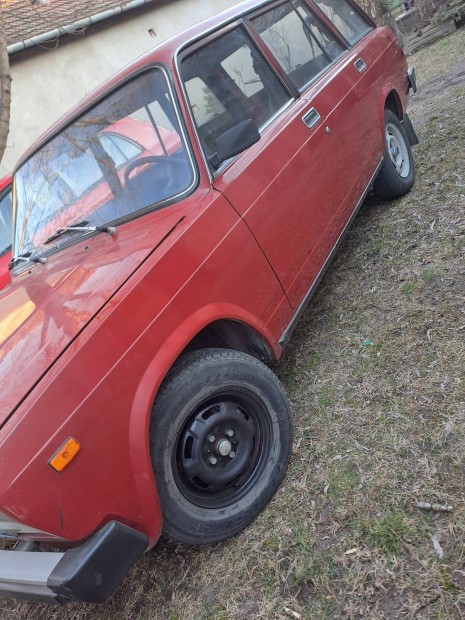 Lada szem�lyg�pkocsi