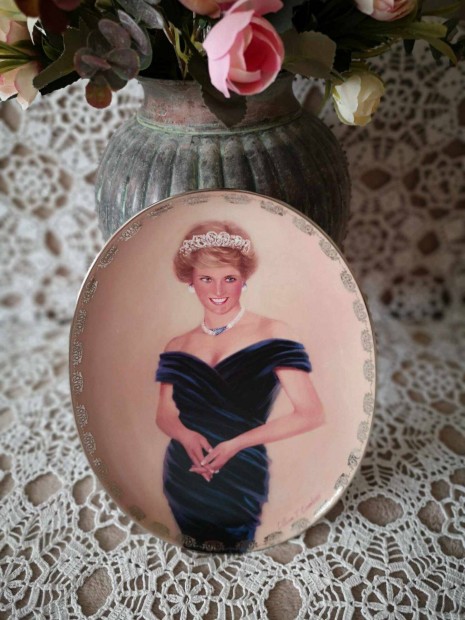 Lady Diana porceln dsztnyr
