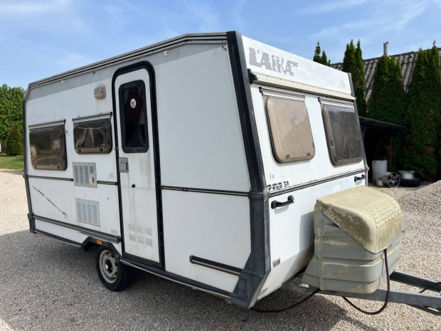 Laika 390 lakkocsi
