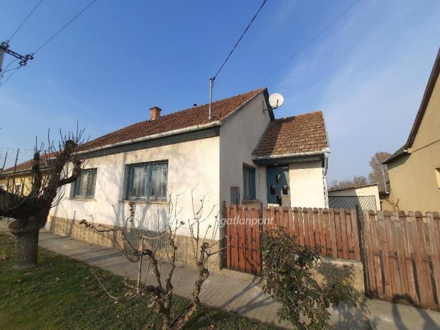 Lajosmizsei 87 nm-es h�z elad�