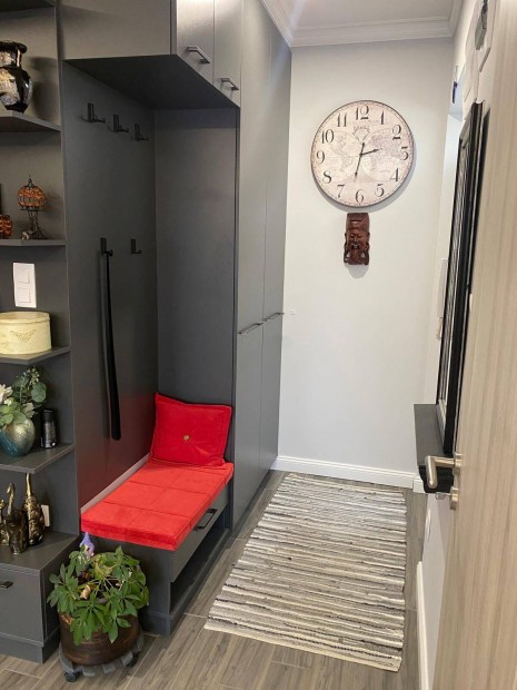 Lajosmizs�n elad� �j�p�t�s� ikerh�z fele