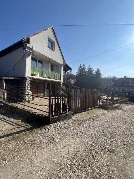 Lak�s �rban csal�di h�z Miskolc-Vargahegyen!