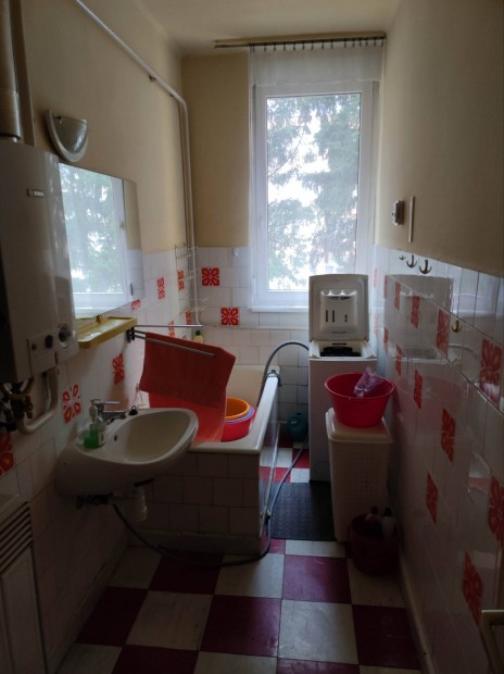 Lak�s b�rbead�sa 