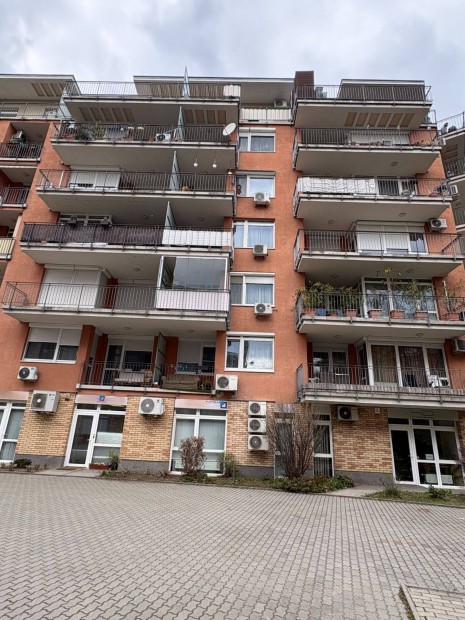 Lakas elado Nadorliget lakopark 54nm