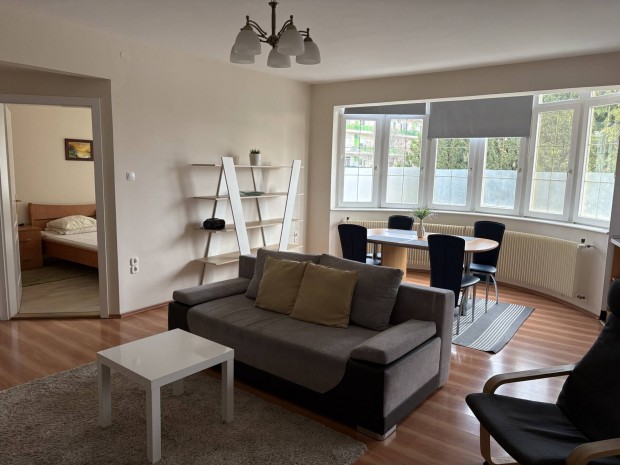 Lak�s kiad� Gyula belv�ros 