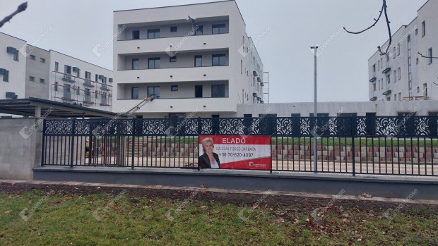 Lak�sok Kom�romban  rugalmas kialak�t�s, modern m�szaki alapok