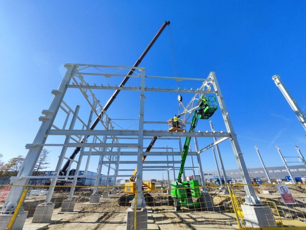 Lakatos, f�mipari seg�dmunk�s, hegeszt� vid�ki munkav�gz�sre