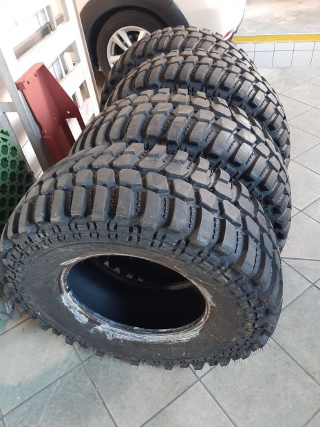 Lakesea Mudster 265/75 R16 offroad gumik full jszer llapotban (150