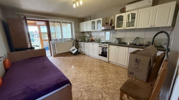 Lakhat� z�rtkerti h�z  term�szetk�zeli nyugalom