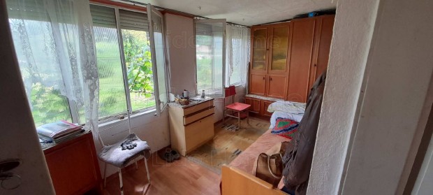 Lakható zártkerti házikó eladó