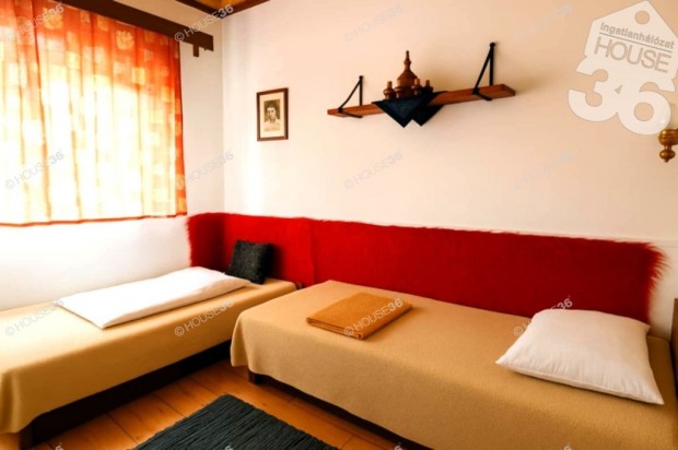 Lakitelek-T�serd�n elad� f�thet� h�tv�gi h�z lak�ingatlannak is!