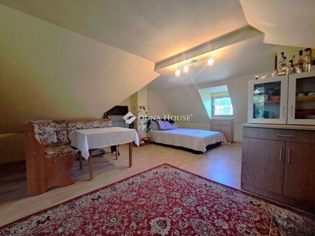 Lakiteleken elad� t�bb c�lra hasznos�that� vend�gl�t�hely