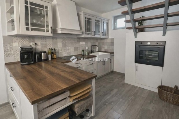 Lakiteleki elad� 130 nm-es h�z