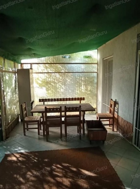 Lakiteleki elad� 30 nm-es h�z