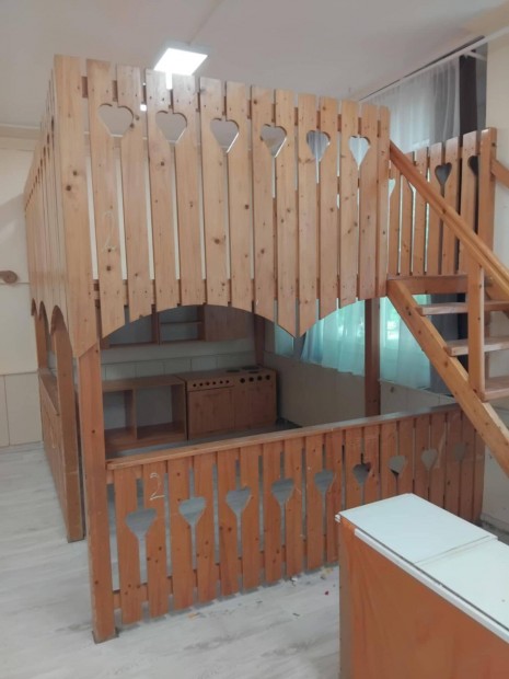 Lakkozott fenyő galéria