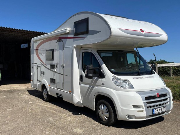 Lak� aut� 6 szem�lyes