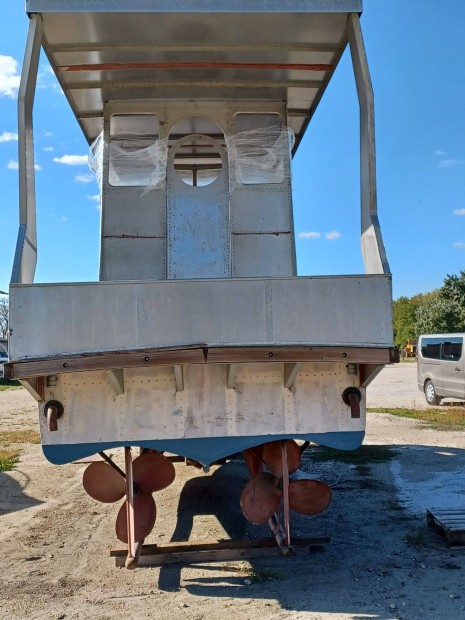 Lakó turahajó