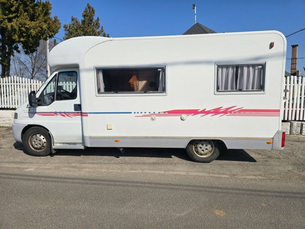 Lak�aut� elad�