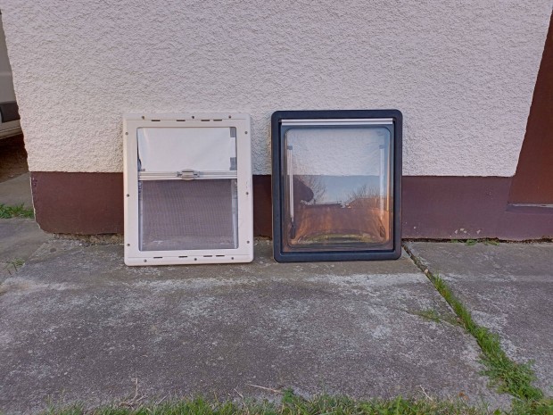 Lakaut-lakkocsi ablak elad