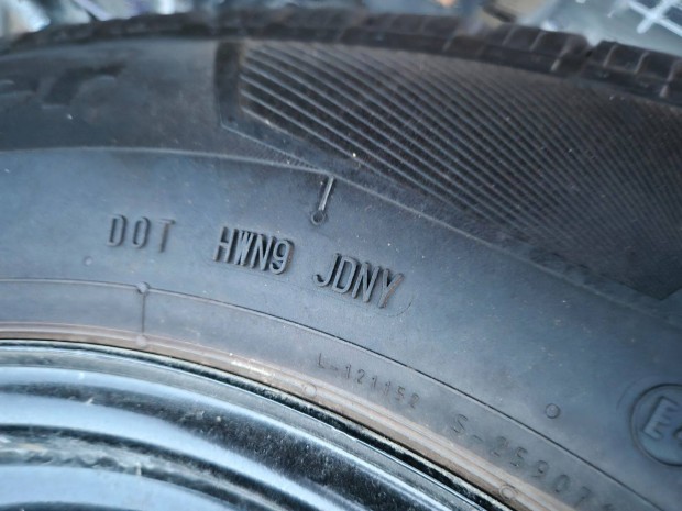 Lakautra felni+gumi+disztrcsa elad 225/75 r16