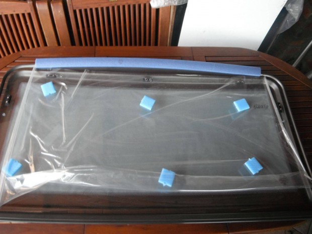 Lakóbusz, lakókocsi új ablak kb.126*68cm Polyplas