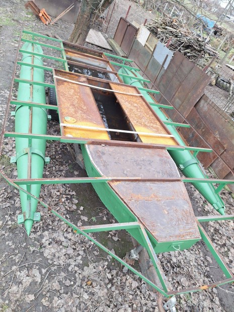 Lak�haj� elad�