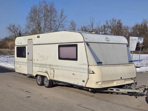 Lak�kocsi 4-5 szem�lyes, j� �llapot� telep�t�sre