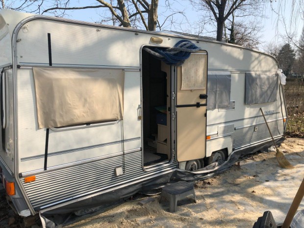 Lak�kocsi 6-M, Telepit�sre 6 Szem�lyes