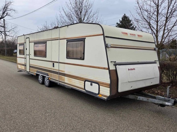 Lak�kocsi 8 m x 2,5 m  6-7 szem�lyes, t�gas, k�nyelmes bels�vel