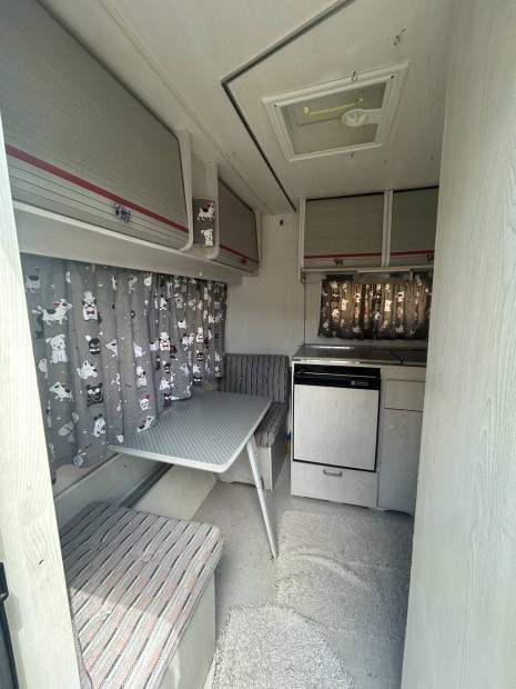 Lakkocsi Home-CAR