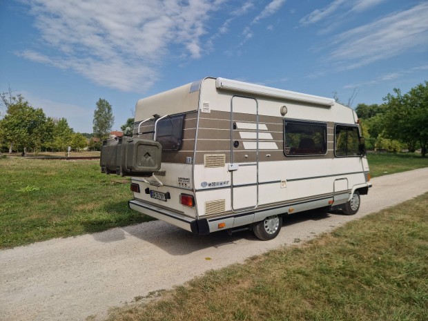 Lakókocsi Hymer 4 személyes 1 év műszakival