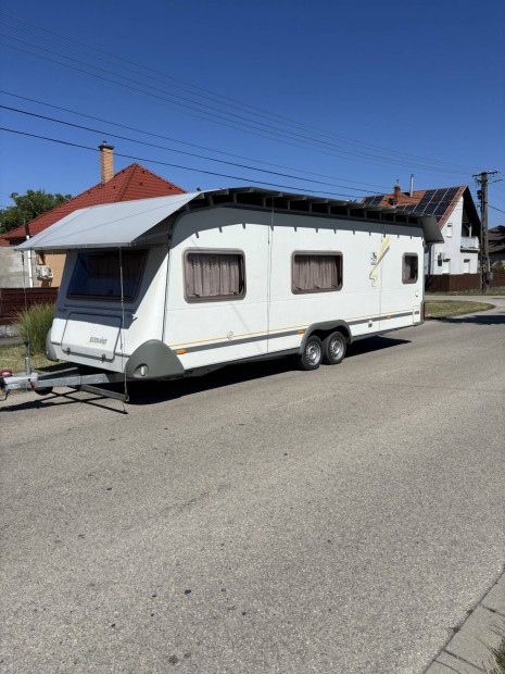 Lakokocsi Knaus 650