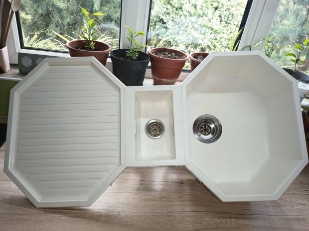 Lak�kocsi Lak�aut� mosogat� M�anyag, kb 1 kg!