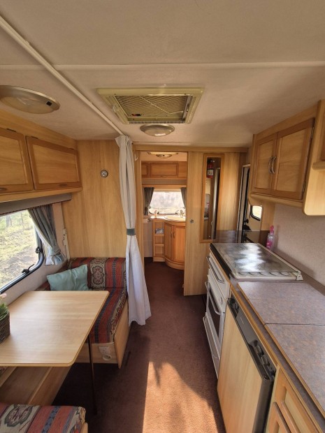 Lak�kocsi Sterling Belvoir 520